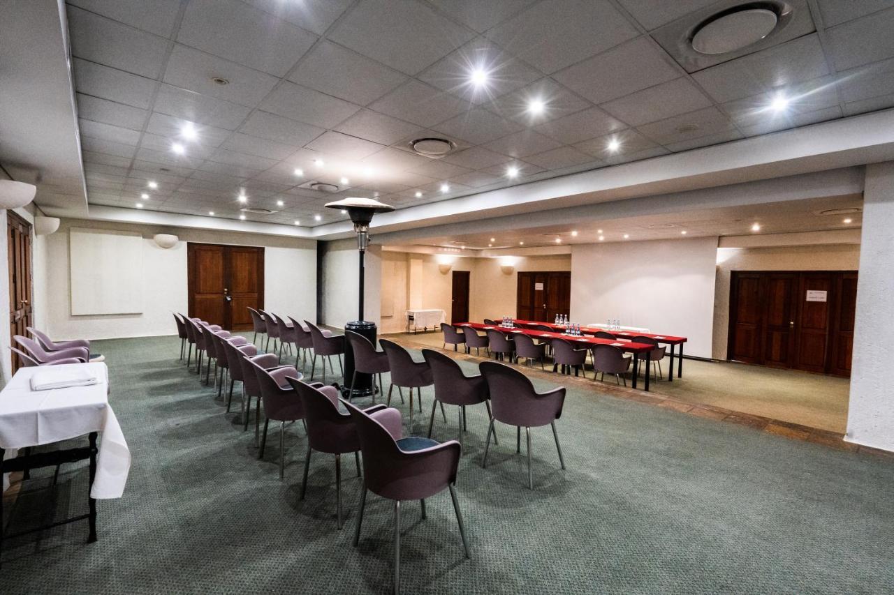 Hakunamatata Lodge & Health Spa/ Wedding & Conference Venue มัลเดอร์สดริฟต์ ภายนอก รูปภาพ
