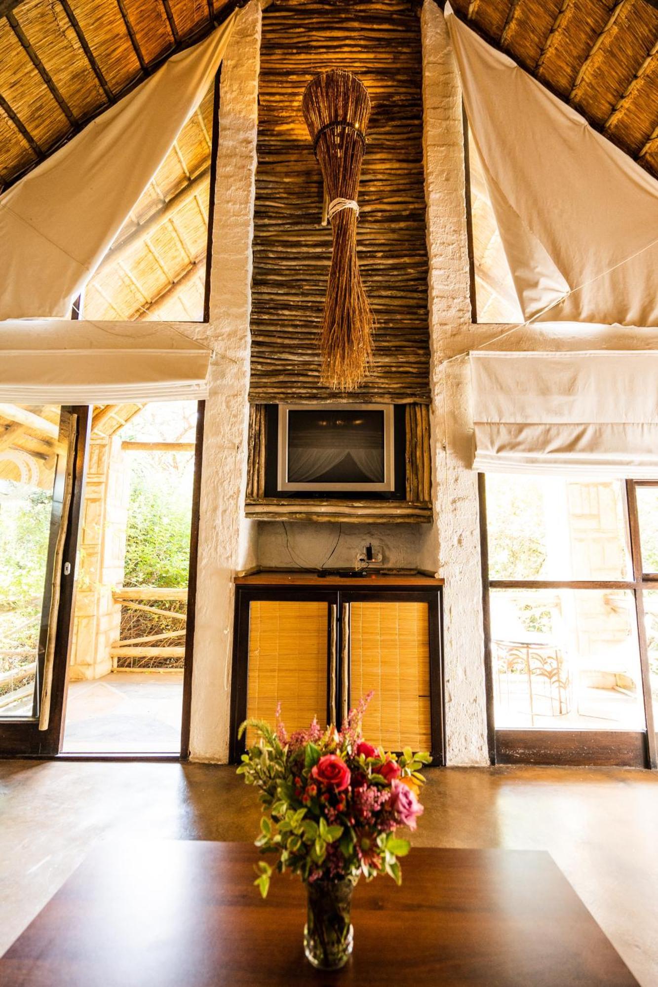 Hakunamatata Lodge & Health Spa/ Wedding & Conference Venue มัลเดอร์สดริฟต์ ภายนอก รูปภาพ